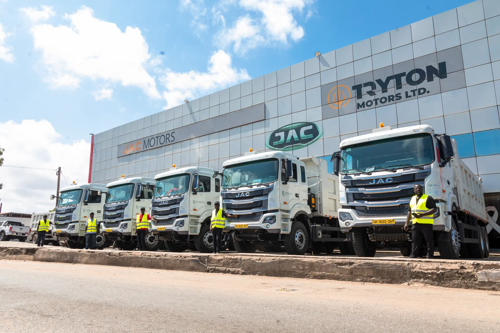 Propbureau tipper trucks lined up with their drivers