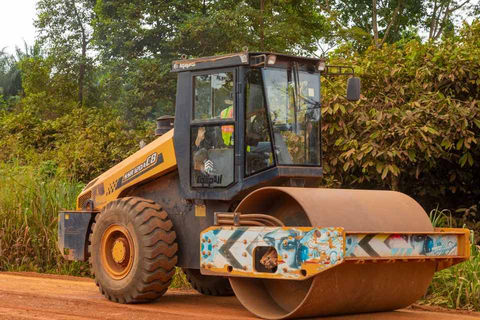 Vibratory roller compacting a laterite road layer